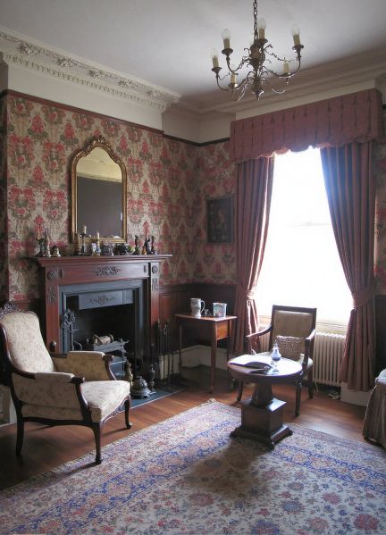 File:Portian house lounge.jpg